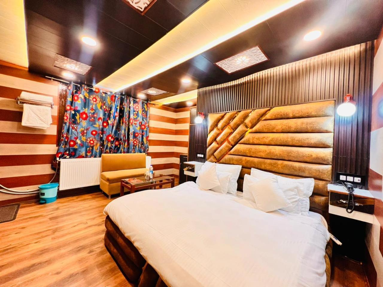 Pine View Resort Гульмарг Экстерьер фото