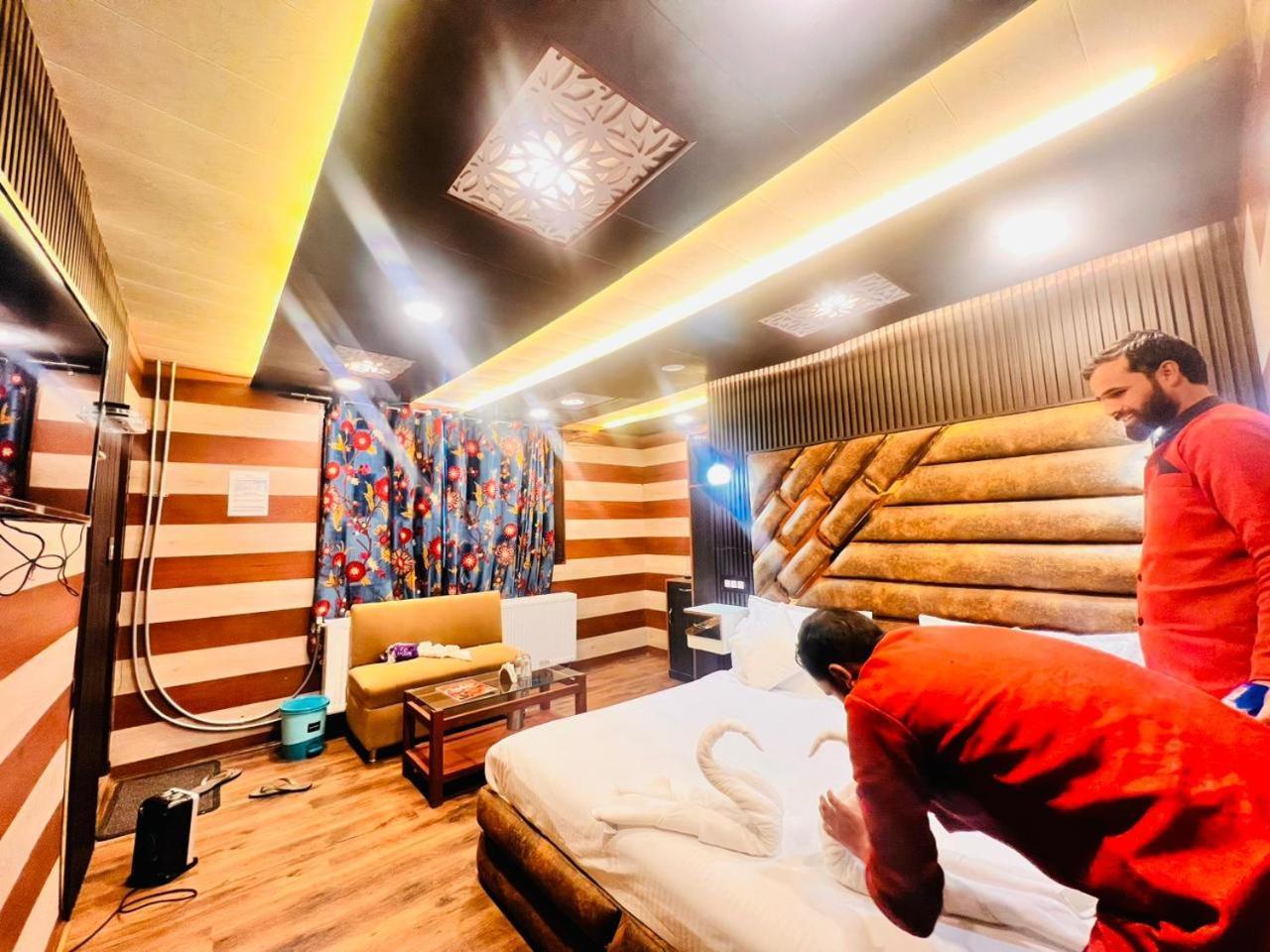 Pine View Resort Гульмарг Экстерьер фото