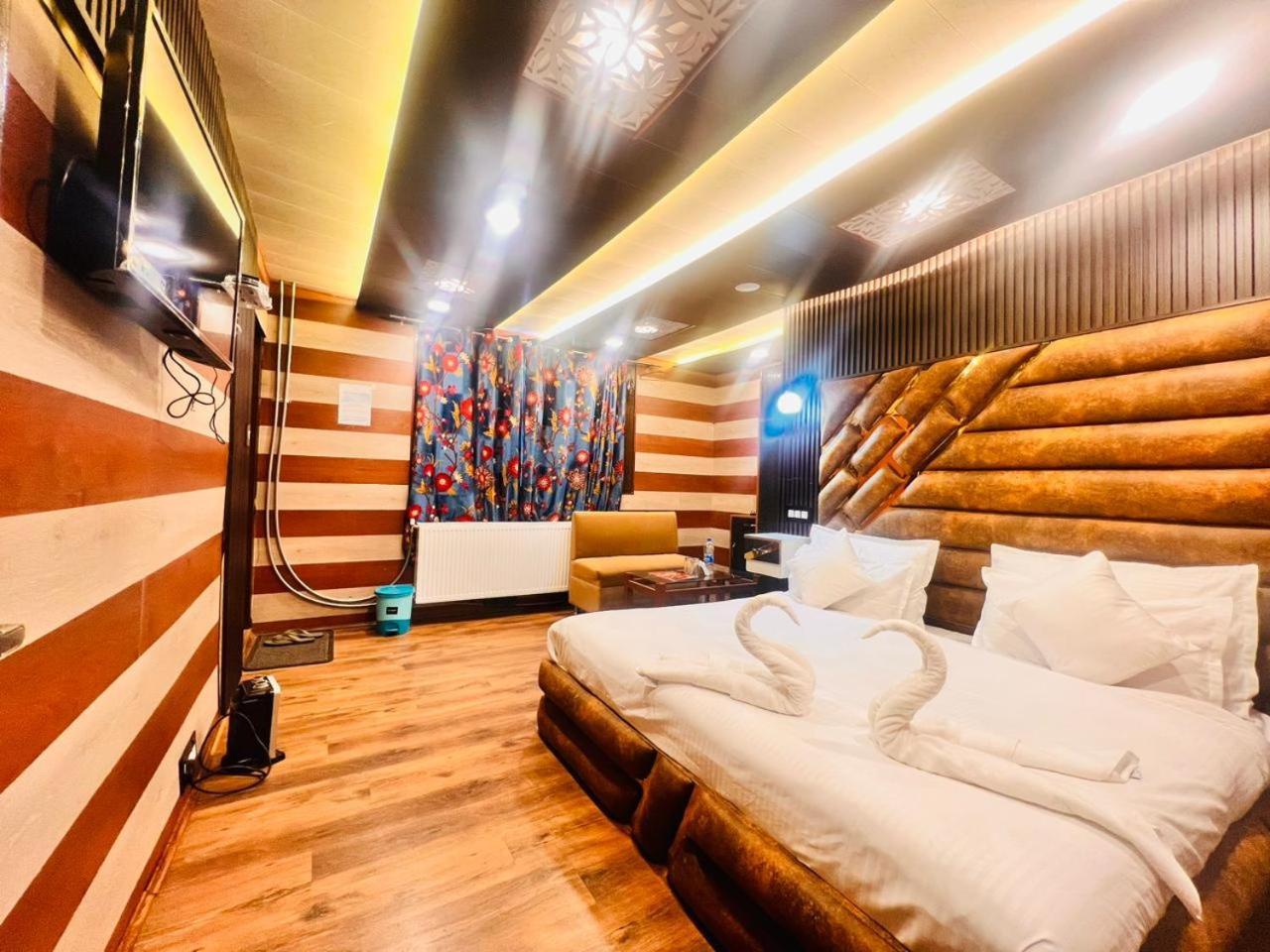 Pine View Resort Гульмарг Экстерьер фото