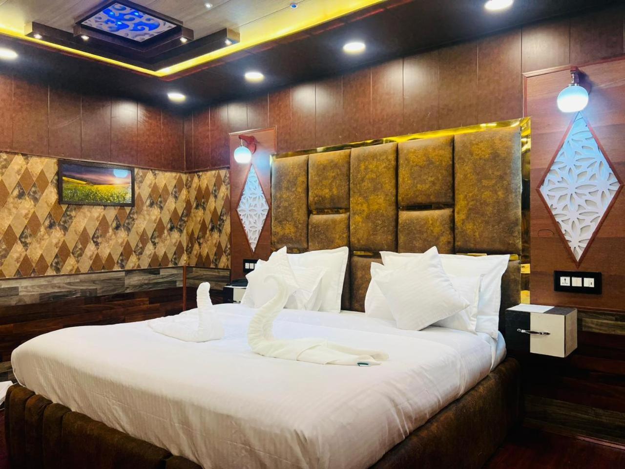 Pine View Resort Гульмарг Экстерьер фото