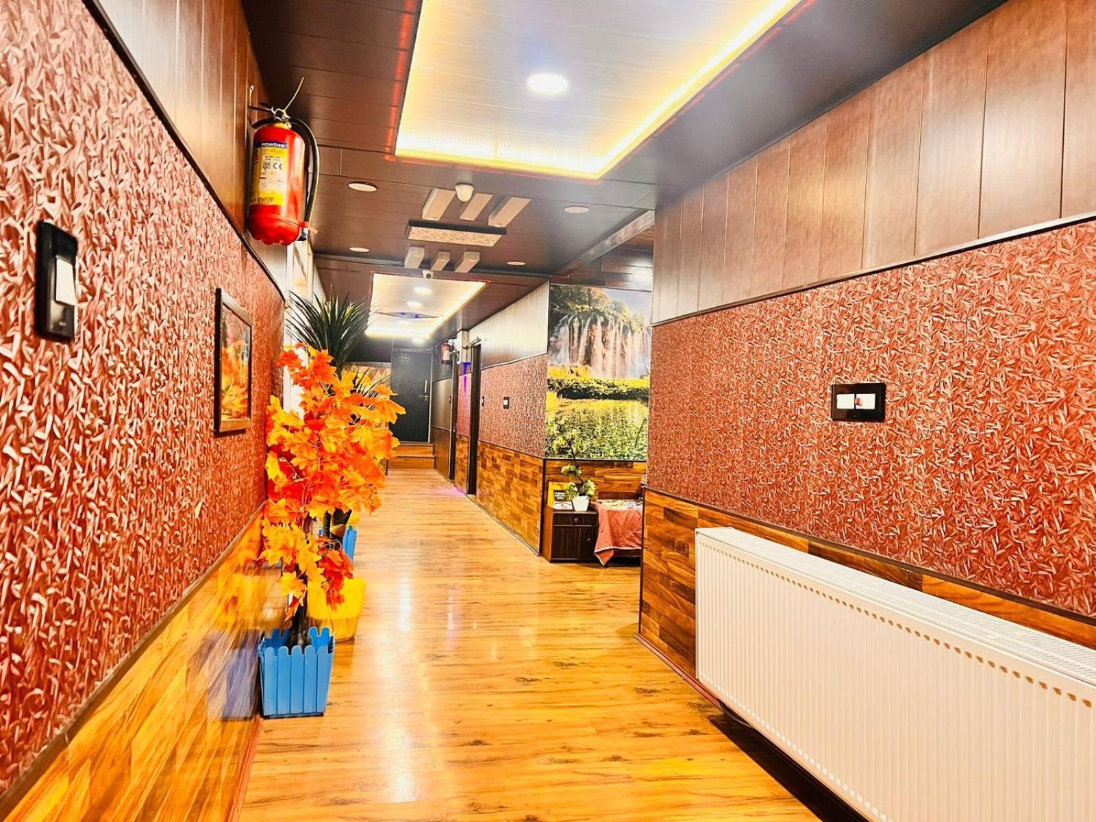 Pine View Resort Гульмарг Экстерьер фото