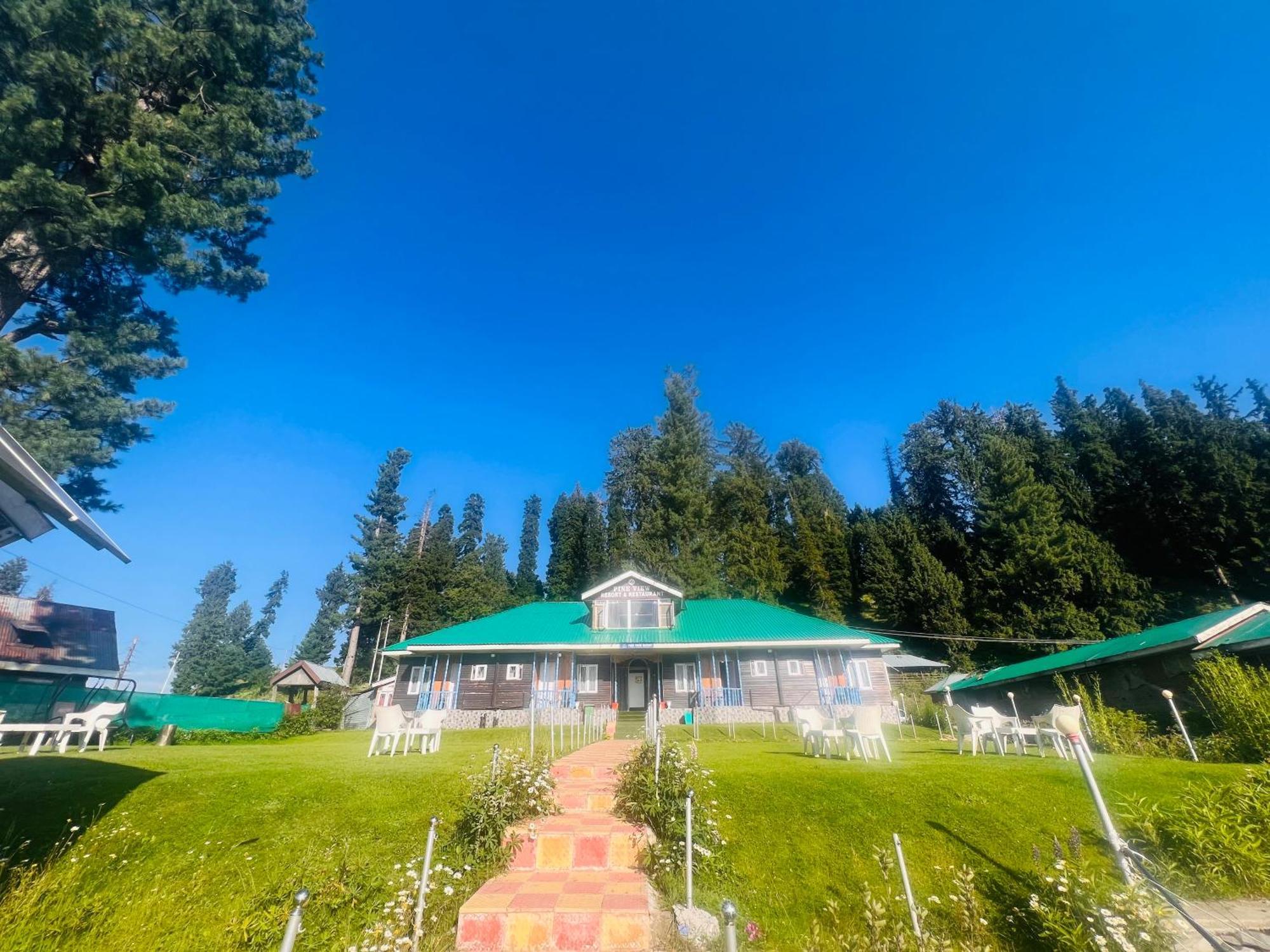 Pine View Resort Гульмарг Экстерьер фото