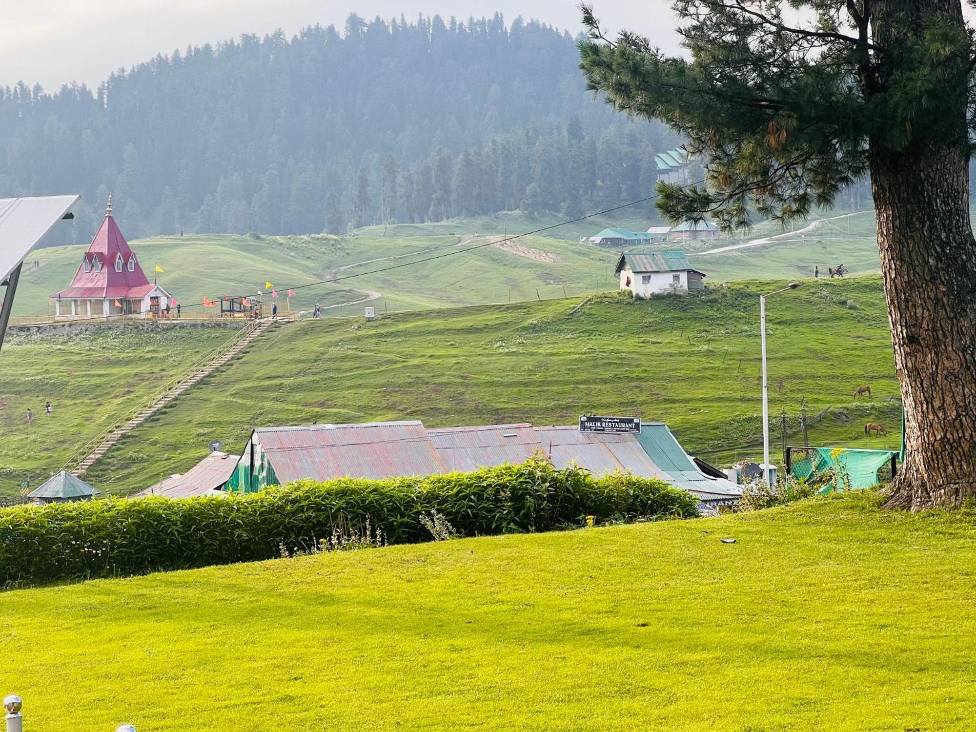 Pine View Resort Гульмарг Экстерьер фото