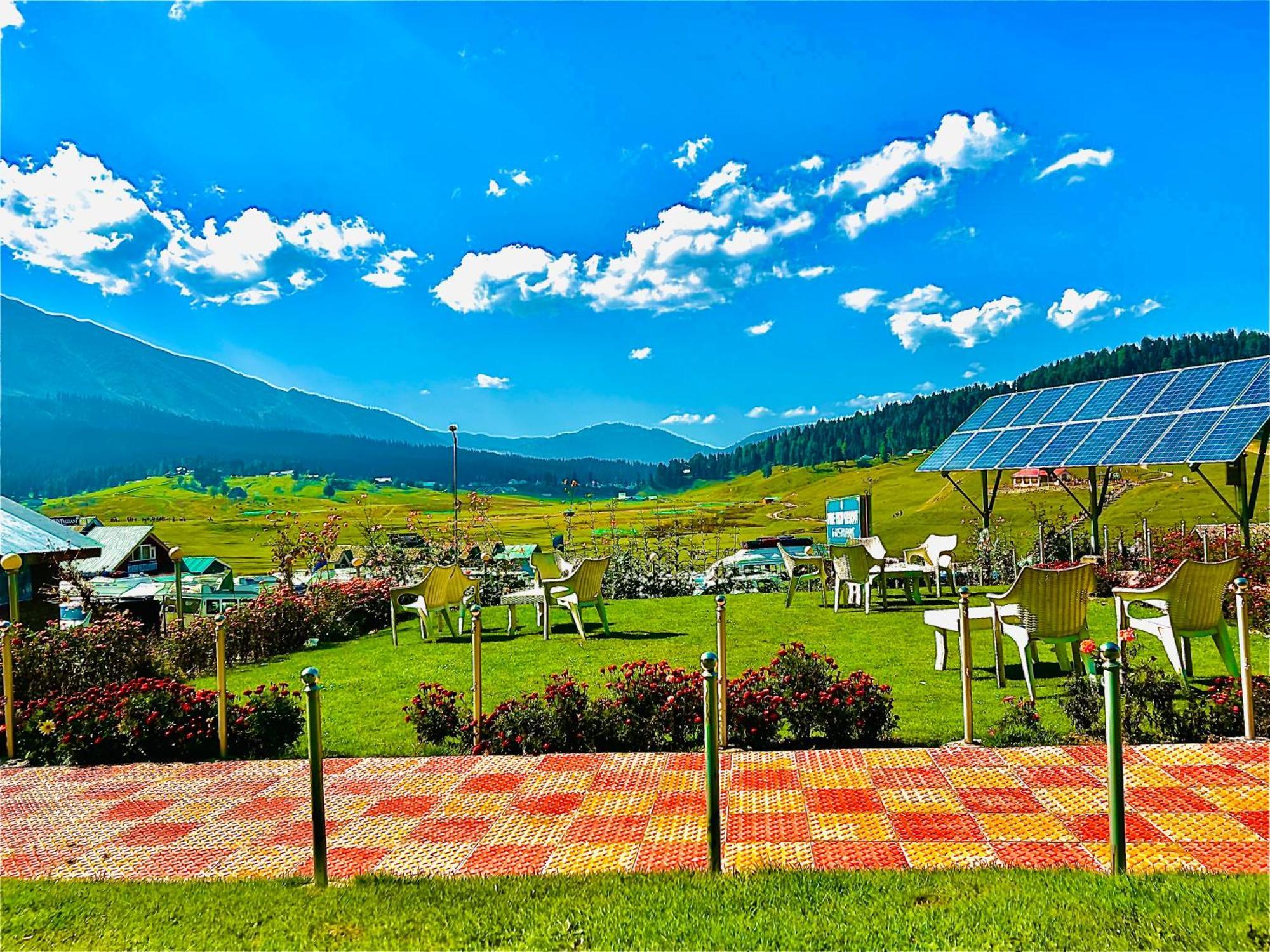 Pine View Resort Гульмарг Экстерьер фото
