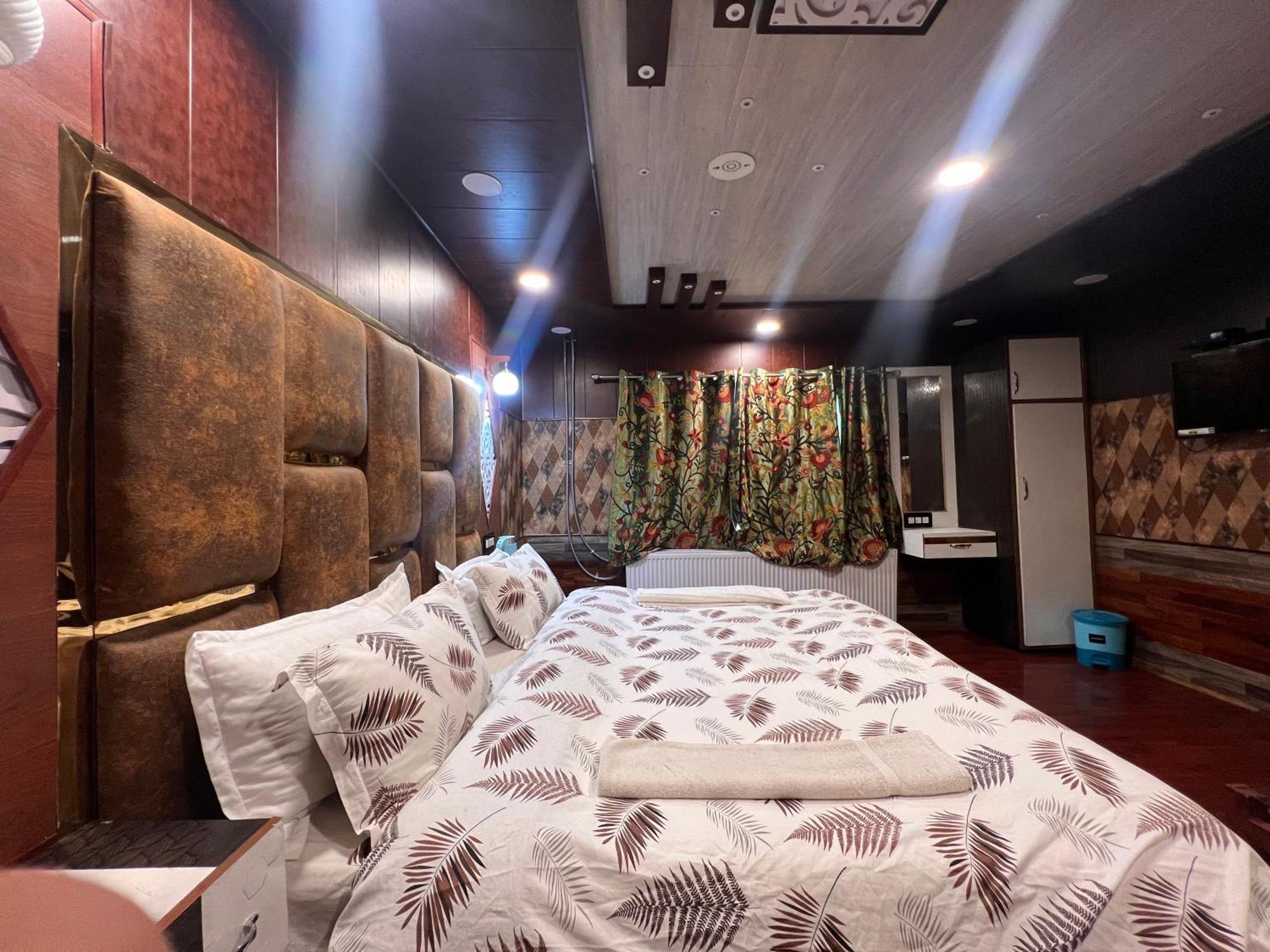 Pine View Resort Гульмарг Экстерьер фото