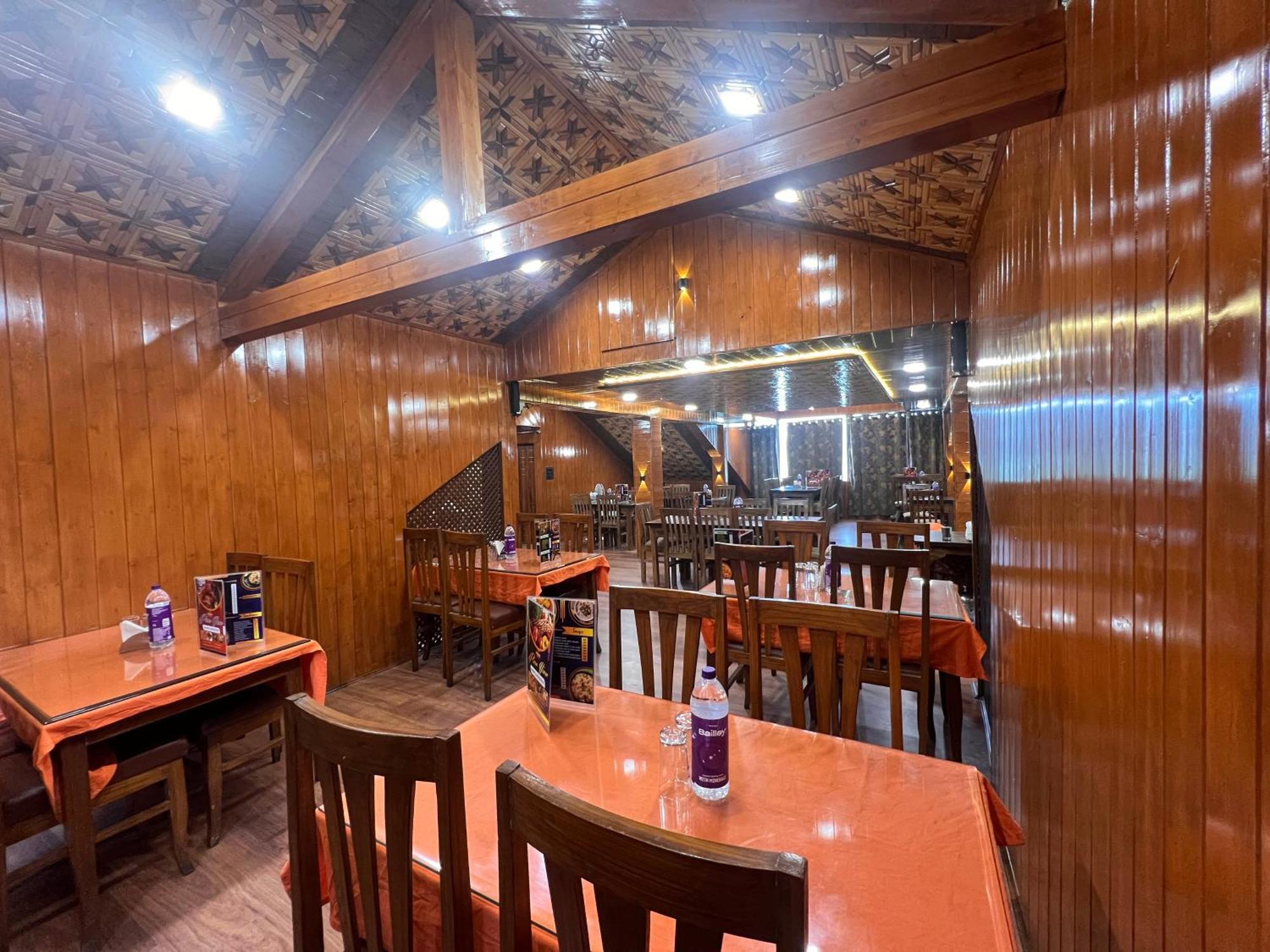 Pine View Resort Гульмарг Экстерьер фото